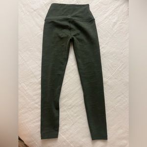 Beyond yoga army green camo textured leggings